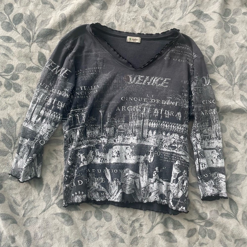 Cactus Venice Black and White Graphic Long Sleeve Top